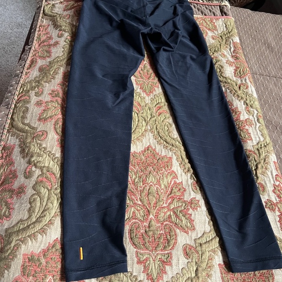 Lucy Brand Black Leggings – Slightly Patterned - Picture 2 of 4